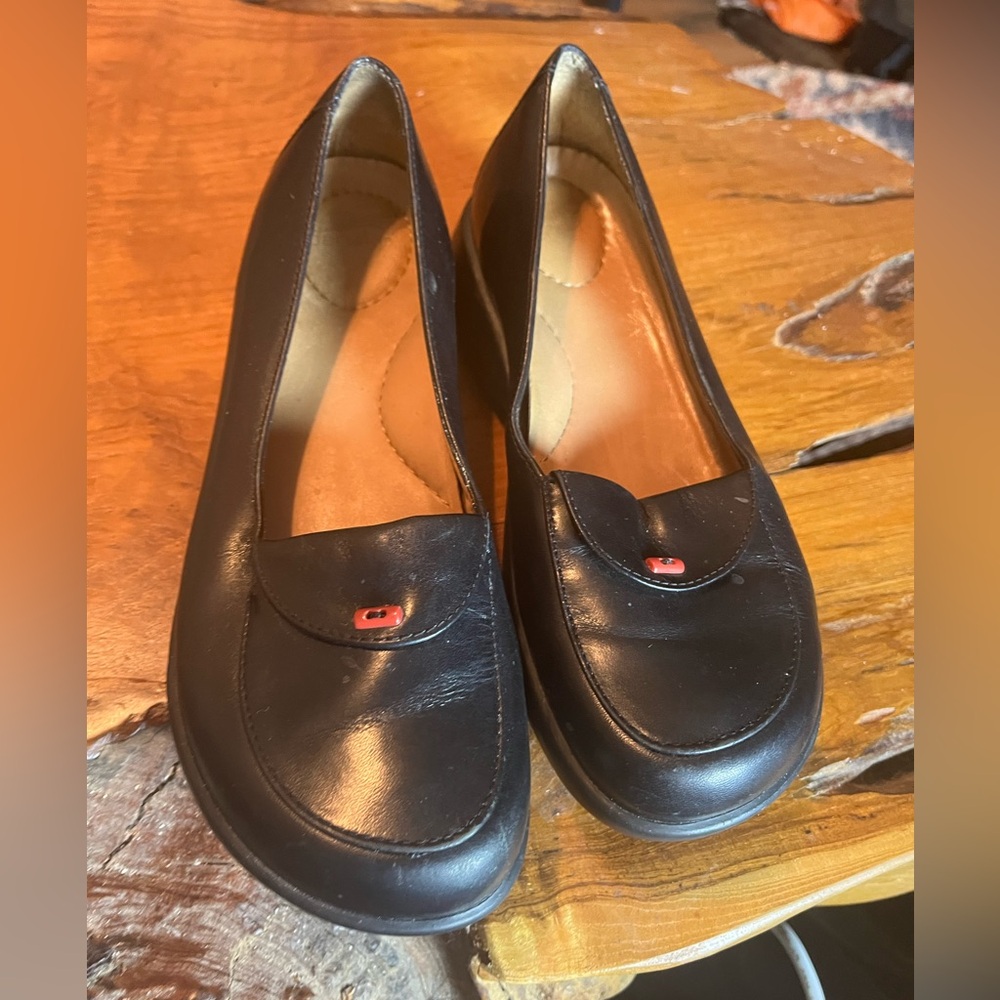 Dansko Desiree Black Leather Slip-On Loafers Red Button Detail EU 36